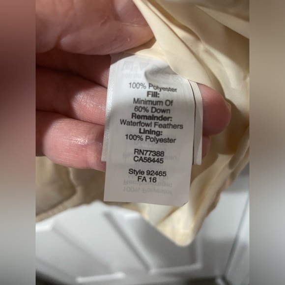 J Crew women’s down puffer vest, cream color., size S, good condition. - Picture 4 of 9